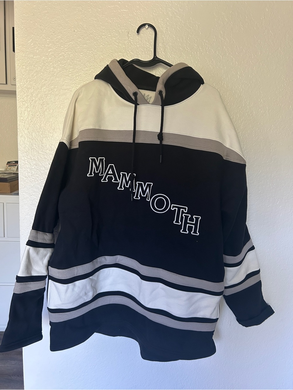 NWOT Mammoth Mountain Hockey Sweatshirt- Snowboard Woolly
